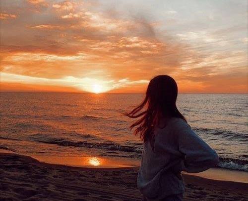  عکس ساده و شیک دختر تنها در غروب آفتاب