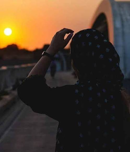  عکس ساده و شیک دختر تنها در غروب آفتاب