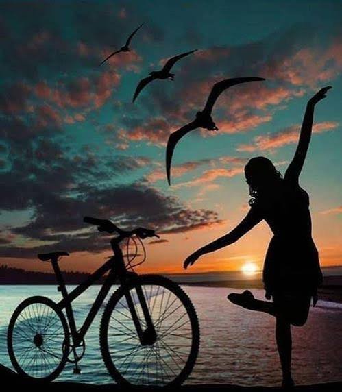  عکس ساده و شیک دختر تنها در غروب آفتاب