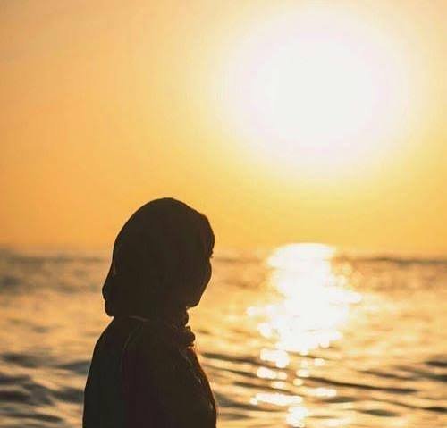 عکس ساده و شیک دختر تنها در غروب آفتاب