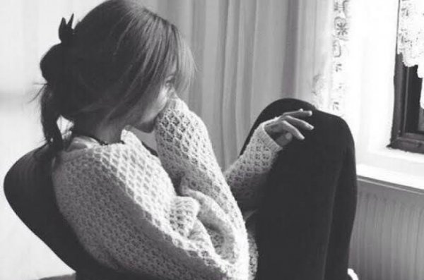  والپیپر جدید دختر غمگین و تنها برای گوشی