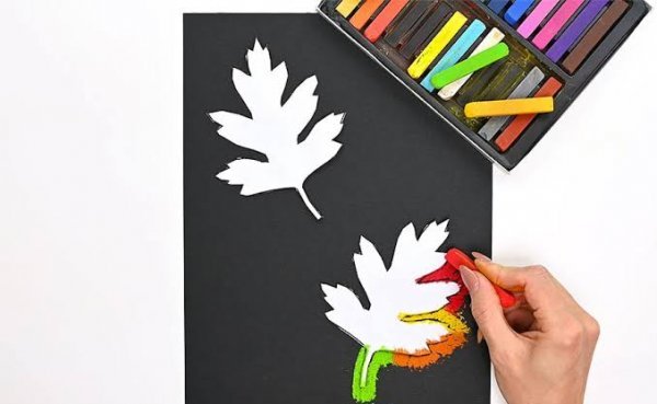  نقاشی درخت پاییزی با برگ
