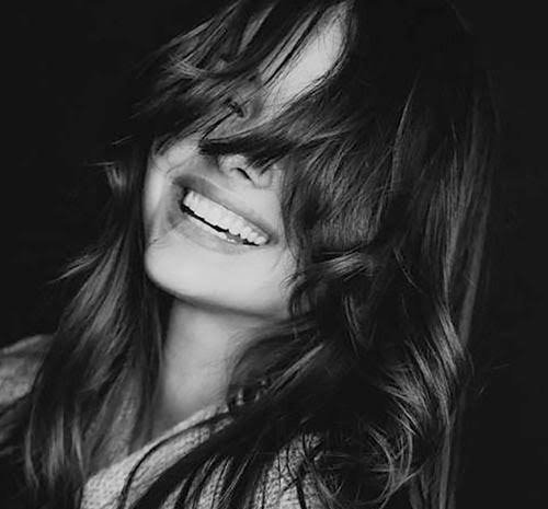  عکس سیاه سفید زن برای تصویر زمینه