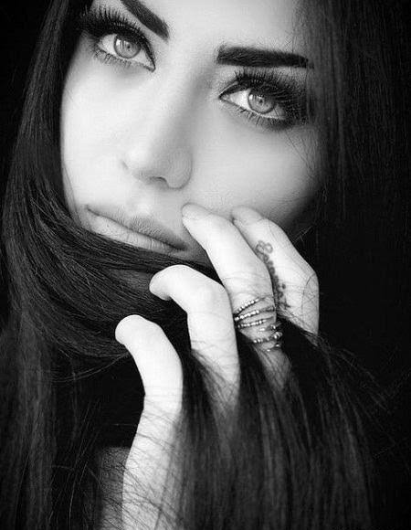  عکس سیاه سفید زن برای تصویر زمینه
