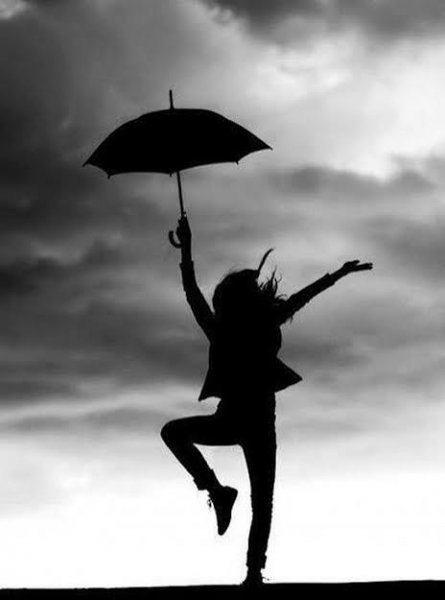  عکس سیاه سفید زن برای تصویر زمینه