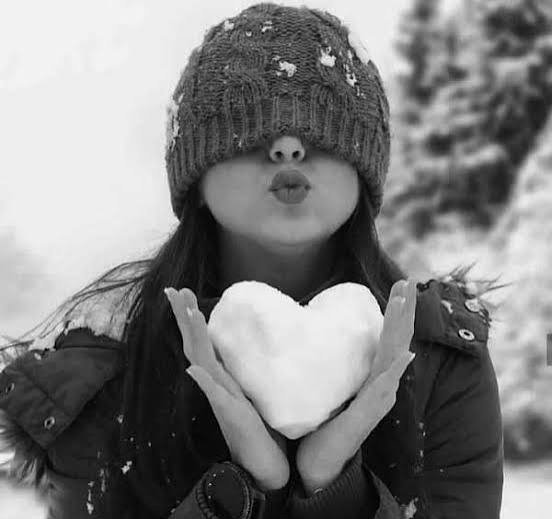  عکس سیاه سفید زن برای تصویر زمینه