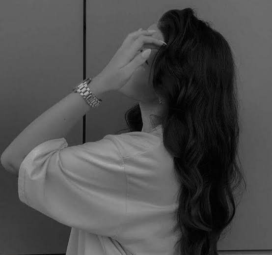  عکس سیاه سفید زن برای تصویر زمینه