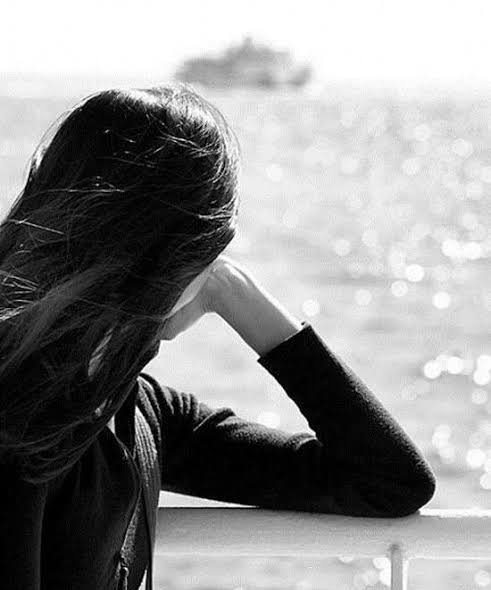  عکس سیاه سفید زن برای تصویر زمینه