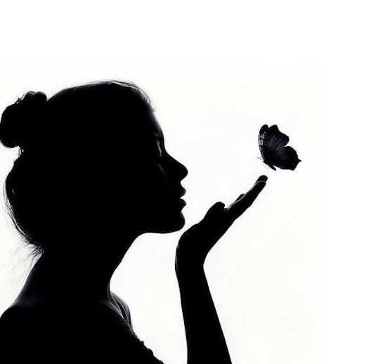  عکس سیاه سفید زن برای تصویر زمینه