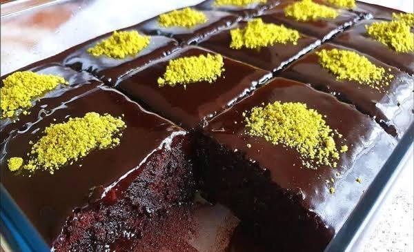  عکس کیک شکلاتی نرم و خیس به همراه بستنی