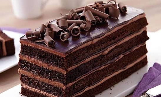 عکس کیک شکلاتی نرم و خیس به همراه بستنی