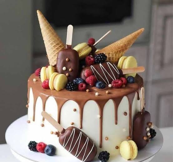  عکس کیک شکلاتی نرم و خیس به همراه بستنی