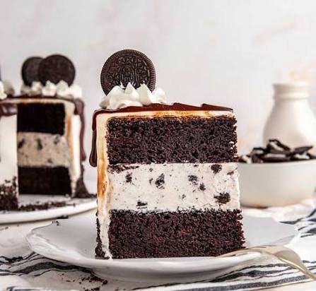  عکس کیک شکلاتی نرم و خیس به همراه بستنی