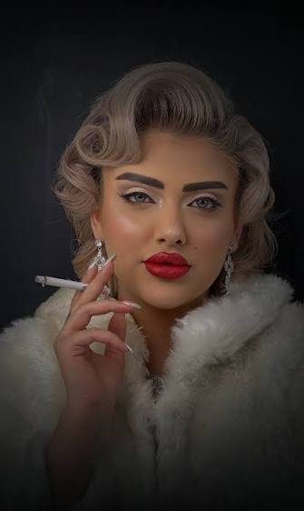  عکس مرلین مونرو با سیگار