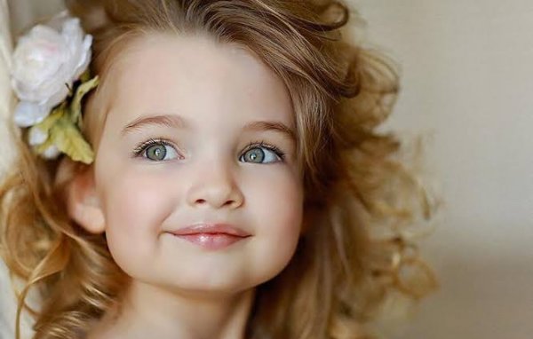  عکس پروفایل دختر بچه خوشگل با موهای طلایی
