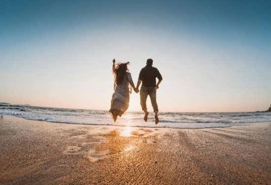  دونفره ژست عکس لب دریا اینستاگرام