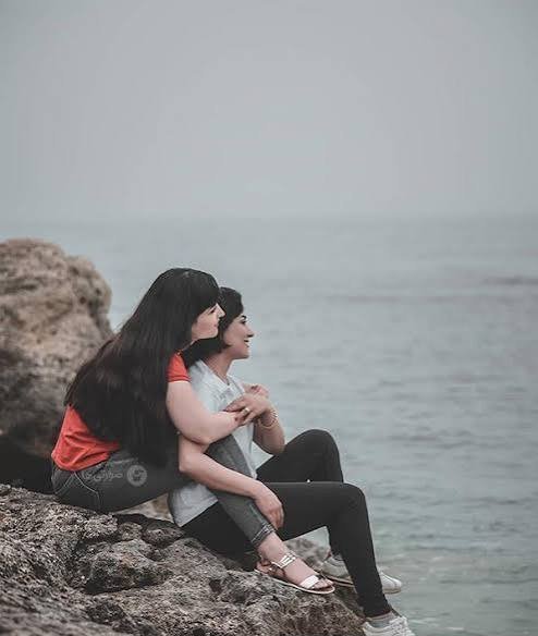  دونفره ژست عکس لب دریا اینستاگرام