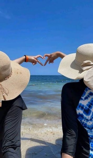  دونفره ژست عکس لب دریا اینستاگرام
