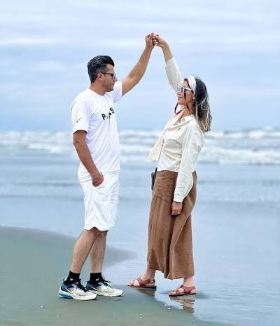  ژست عکاسی کنار ساحل