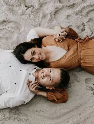  ژست عکس کنار دریا شمال