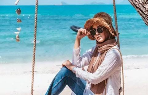  ژست عکس کنار دریا دونفره دخترانه