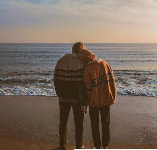  ژست عکس کنار دریا دونفره دخترانه