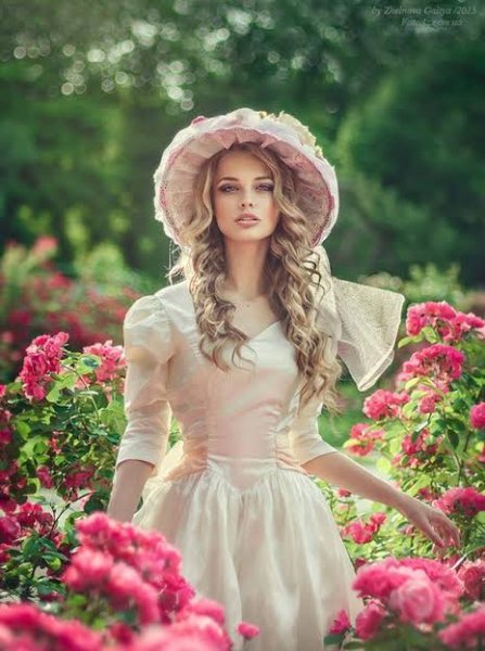  عکس پروفایل دختر ناز و خوشگل در باغ