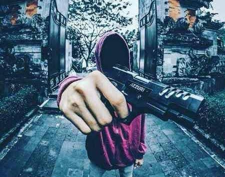  لاتی عکس پسر با اسلحه برای پروفایل