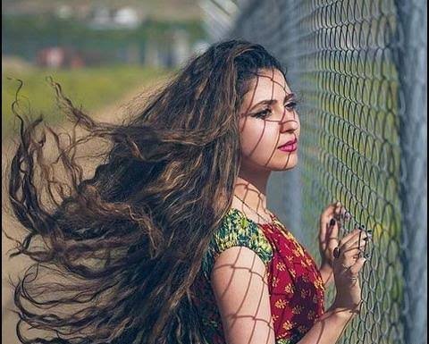  عکس دختر زیبای خارجی با موهای پریشان