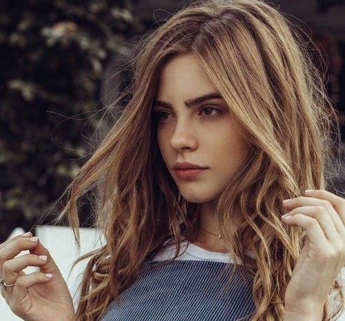  عکس دختر زیبای خارجی با موهای پریشان