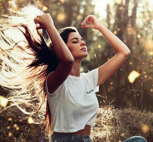 عکس دختر زیبای خارجی با موهای پریشان