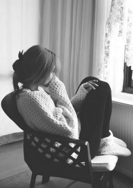  دانلود عکس دختر تنها برای پروفایل