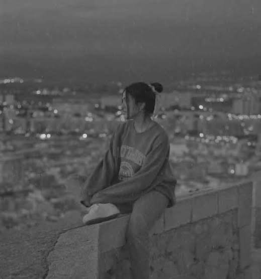  دانلود عکس دختر تنها برای پروفایل