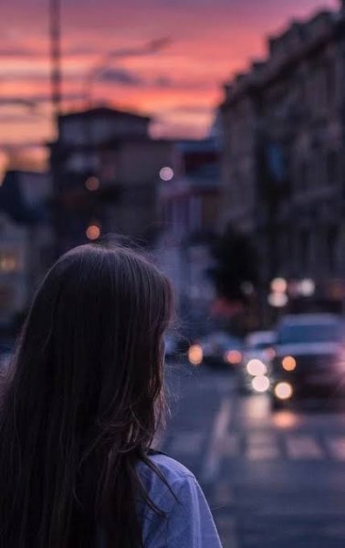  دانلود عکس دختر تنها برای پروفایل