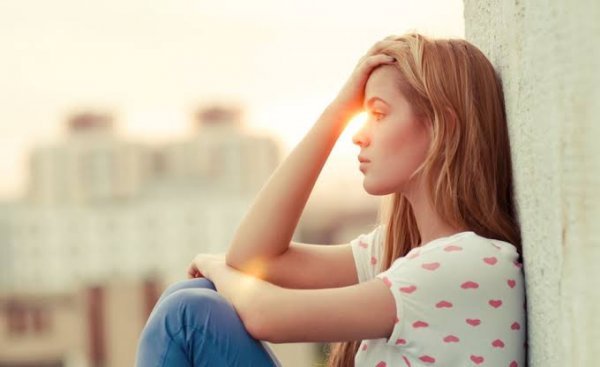  دانلود عکس دختر تنها برای پروفایل
