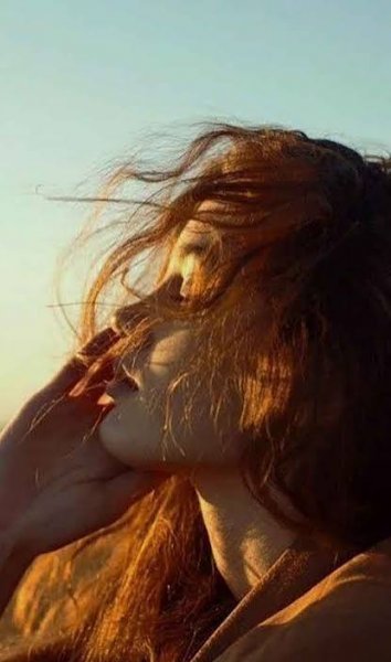  دانلود عکس دختر تنها برای پروفایل