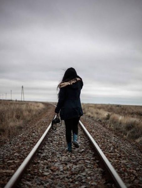  دانلود عکس دختر تنها برای پروفایل