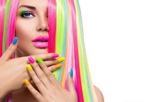  دانلود عکس چهره دختر گرافیکی با موهای رنگارنگ