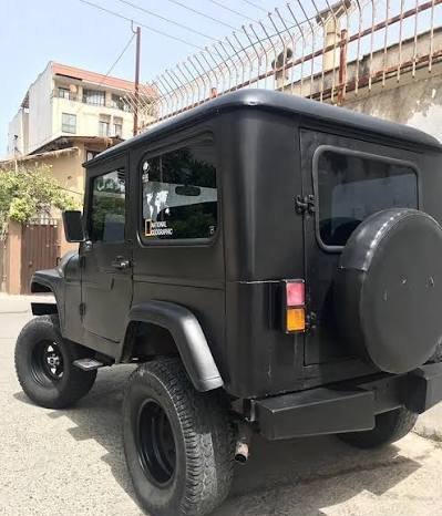  عکس ماشین جیپ مشکی با کیفیت عالی