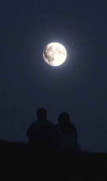  عکس جذاب شب مهتابی عاشقانه برای پروفایل