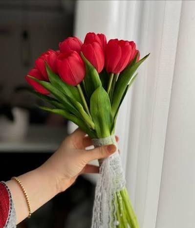  عکس زیبا از دسته گل لاله قرمز