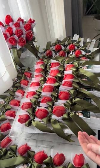 عکس گل لاله قرمز برای شهیدان