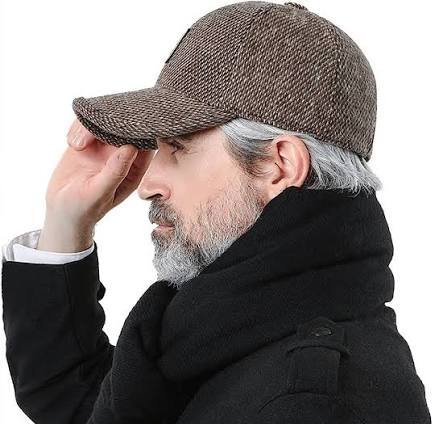 ژست عکس با کلاه کپ پسرانه