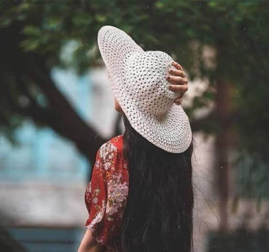 عکس با کلاه دخترانه