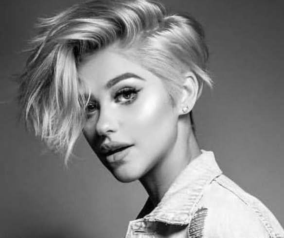  عکس پرتره زن با موهای کوتاه
