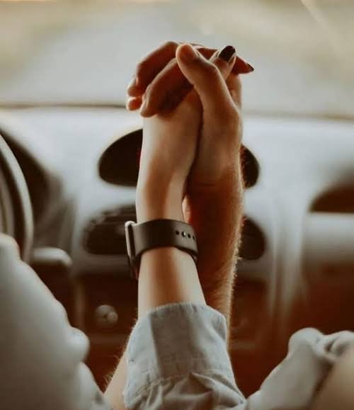  عکس دست عاشقانه طبیعی