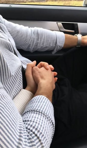  عکس دست عاشقانه طبیعی
