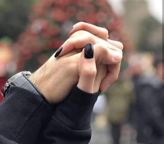  عکس دست عاشقانه طبیعی