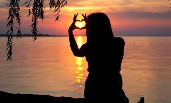  تصویر زن در غروب آفتاب با کیفیت بالا