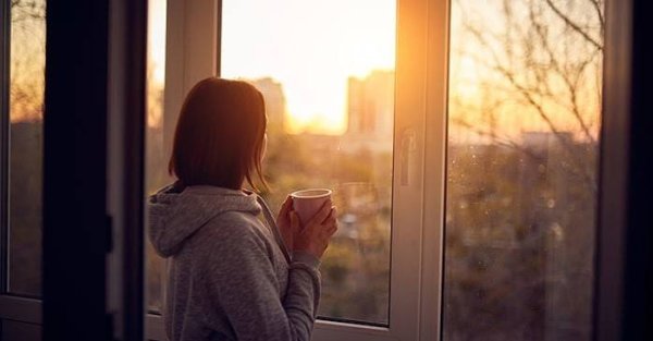 تصویر زن در غروب آفتاب با کیفیت بالا